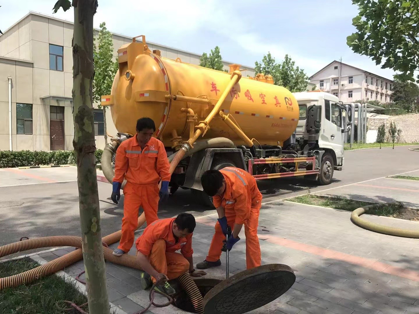 仪征化粪池清理与5-8吨吸粪车施工效率分析